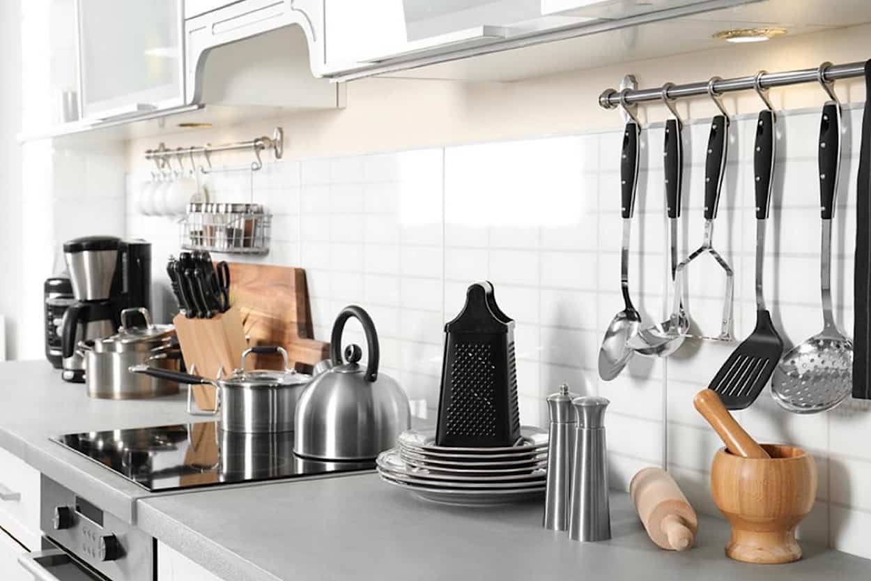 Kitchen & Dining